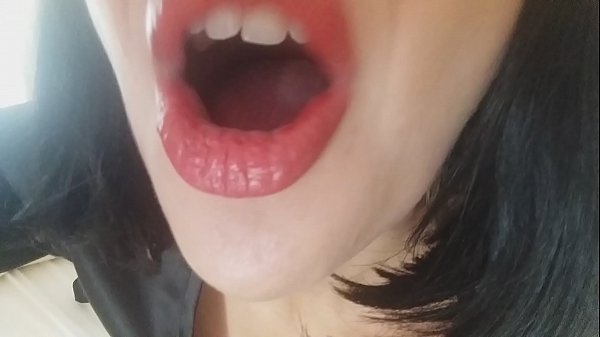 ချစ်လေး၊ မင်းရဲ့ မိထွေး ဒီနေ့ မင်းကို ကျောင်းတက်ခွင့်မပေးဘူး... ငါ မင်းကို အရမ်းလိုတယ်...