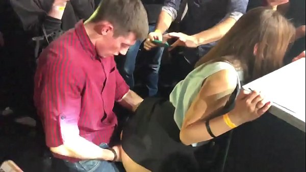 ရုရှားနိုက်ကလပ်တစ်ခုတွင် အမှန်တကယ် လိင်ဆက်ဆံခြင်း။ အသက် 18 နှစ်အရွယ် ရုရှားမိန်းကလေးတစ်ဦး နိုက်ကလပ်တွင် စအိုနှင့်အင်္ဂါဇာတ်ဖြင့် ဖောက်ထွင်းခံခဲ့ရသည်။